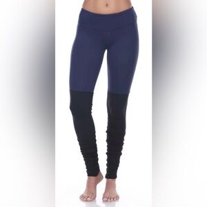 Psycho Bunny Women's Two-Tone Leggings in Navy and Black
